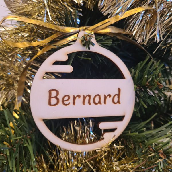 Boule de Noël moderne avec prénom gravé