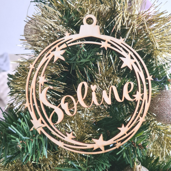 Boule de Noël - Contour étoilé avec prénom
