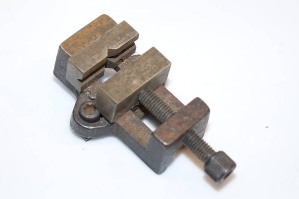Machineklem in prima staat met beetje vliegroest  Art 7421
