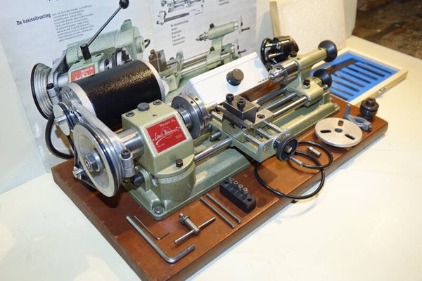 Nette Emco Unimat met nieuwe vari snelheid motor en o.a. nw.beitels Art.7429