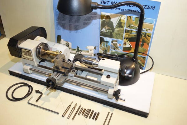 Nette Emco unimat 3 draaibank met lamp en tools  Art. 7445