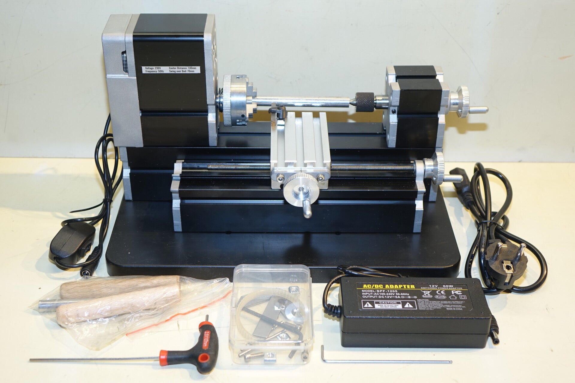 Nieuw Hobby draaibankje draait links en rechtsom 220v met trafo naar 12.  Art. 7150