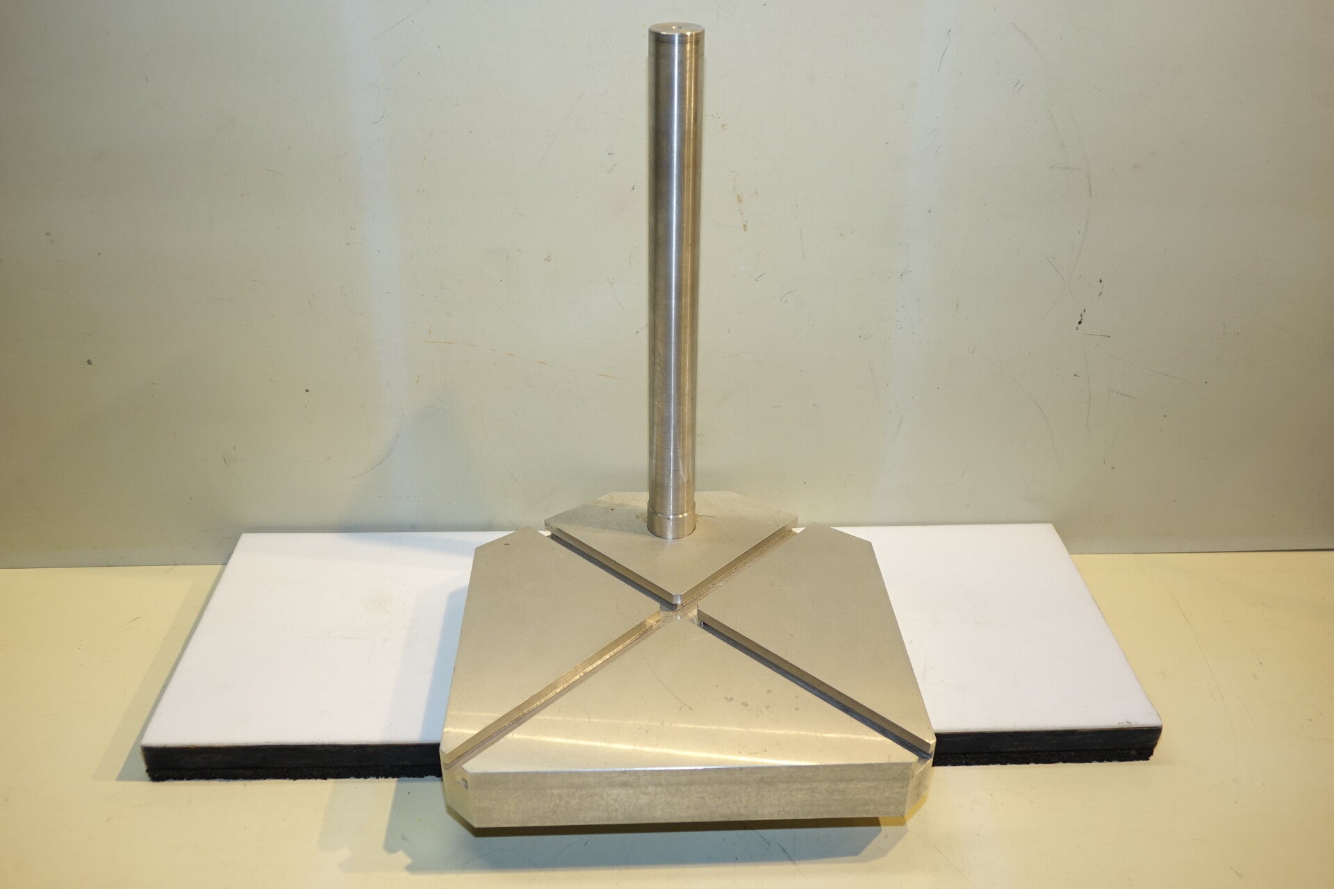 Zware boor/freestafel met kolom 28mm , totaal 7kg.  Art. 7148