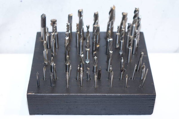 Lot diverse kwaliteits freesjes in houten blok Art. 7279