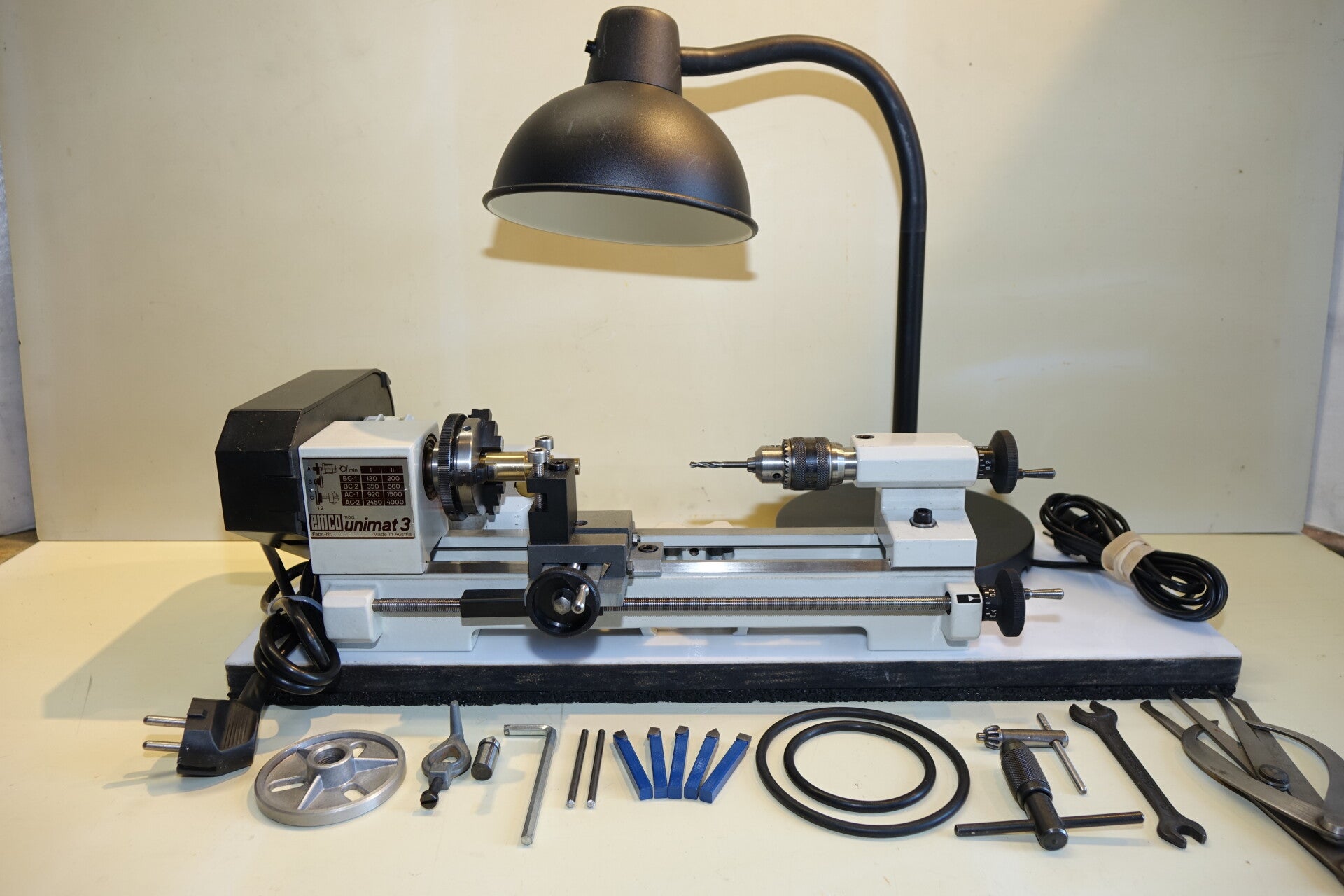 Emco Unimat 3 in nieuwstaat met beitels , machinelamp Art. 7381