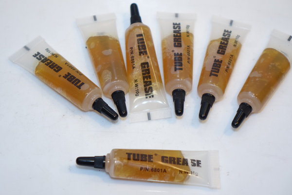 1 Tube speciaal kogellagervet 10 gram. Art. 7047