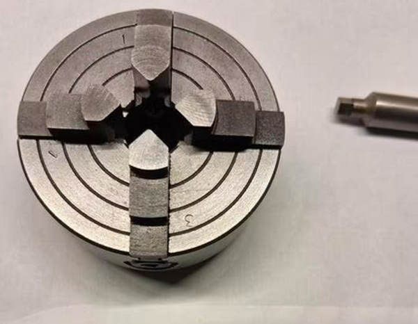 Unimat SL vierklauw M12x1 , zo goed als nieuw Art.7192