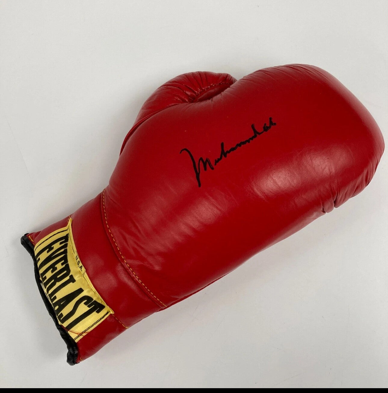 Muhammad Ali Signed Everlast Boxing Glove Beckett