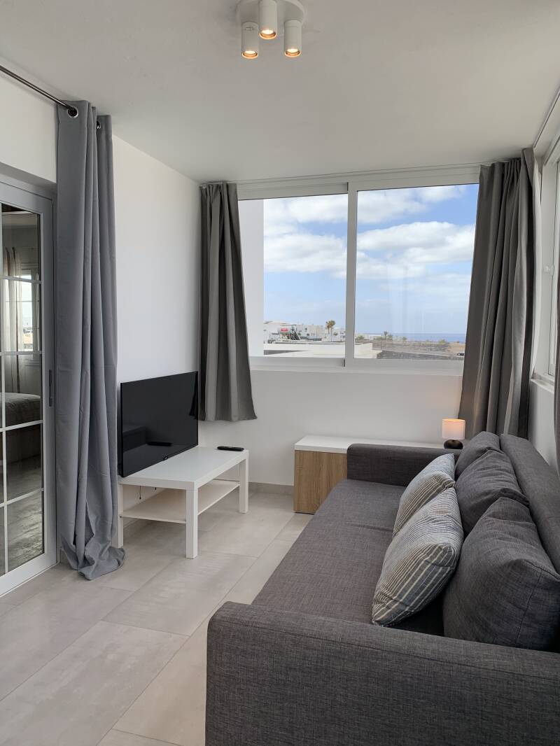 Separate TV and relaxation room with sofa at Casa Havn