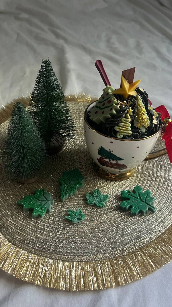 Vela gourmet  ¨Árbol navideño¨ hecha con cera de soja 100% natural