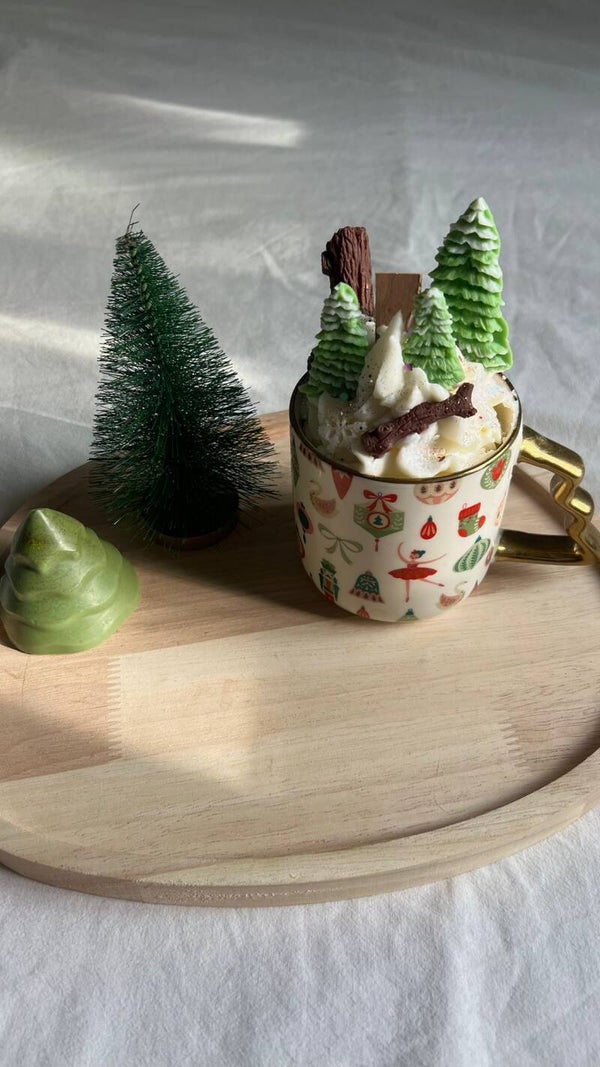 Vela ¨Bosque de abetos helados¨ hecha con cera de soja 100% natural