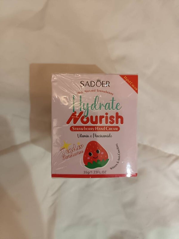 Crème main à la fraise avec vitamine