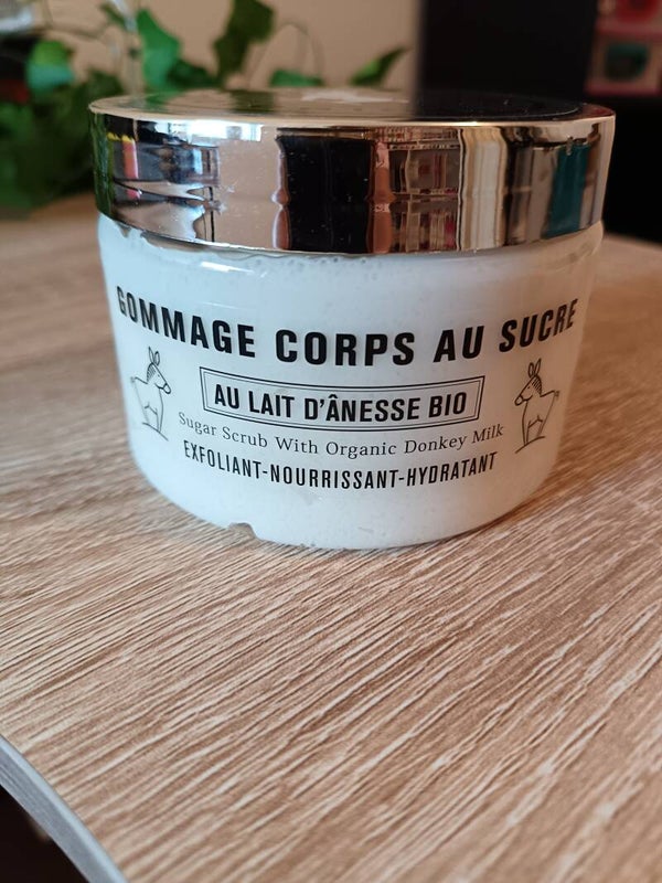 Gommage corps au sucre et au lait d'ânesse