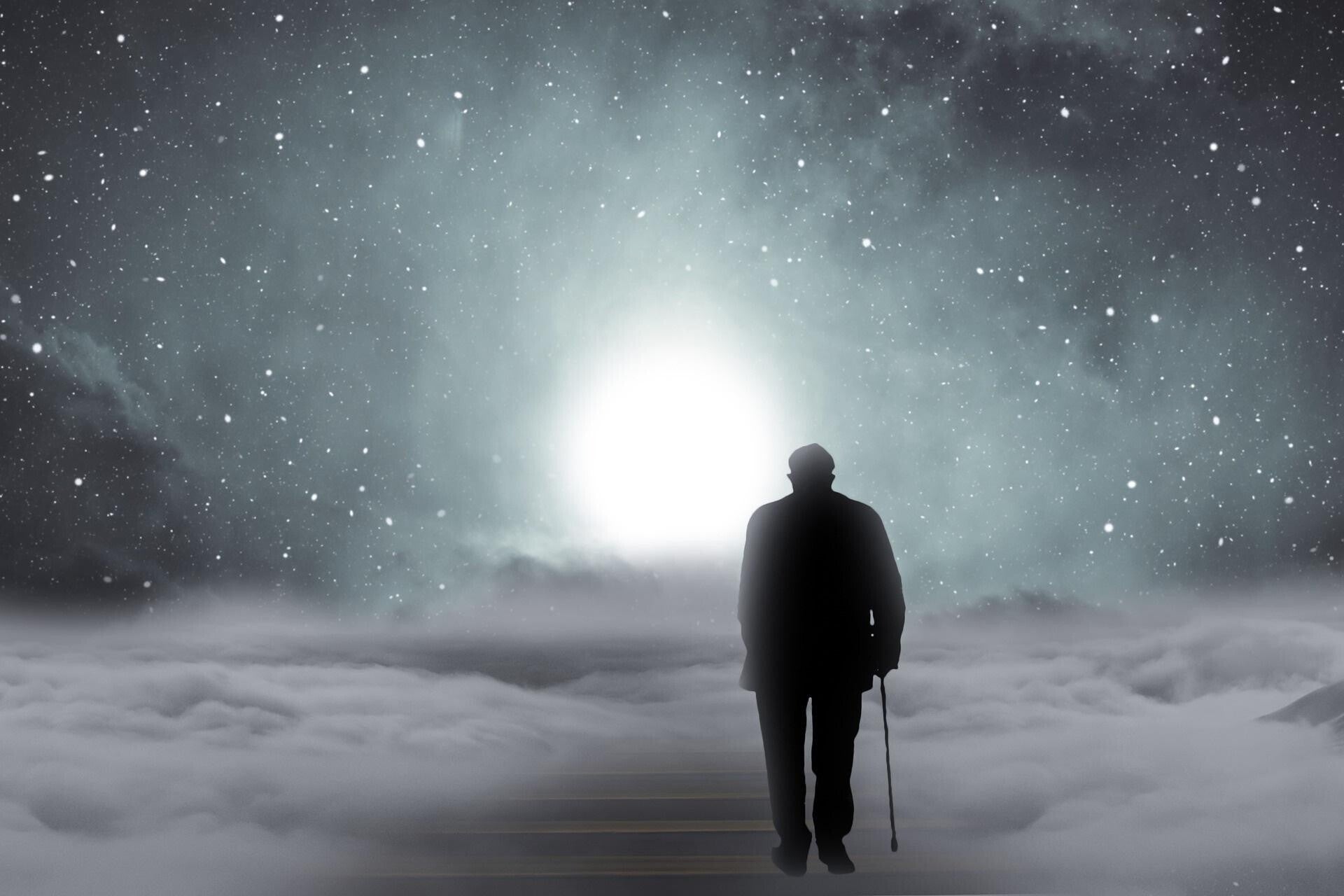 Acht stilisierte, blaue Papiersilhouetten von Menschen, die sich an den Händen halten, auf einer glatten Oberfläche, Blog MediumSciences - Institut
