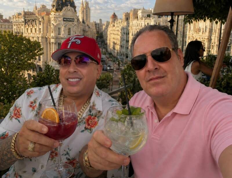 CUSCULLUELA Y LIKEVO MUSIC