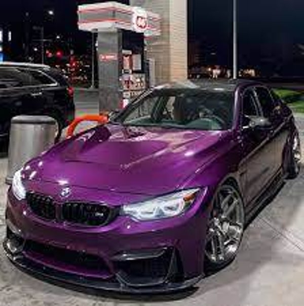 voiture bmw violette
