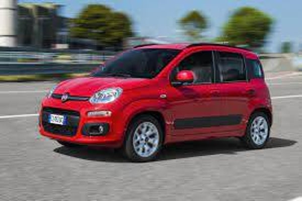 voiture Fiat rouge