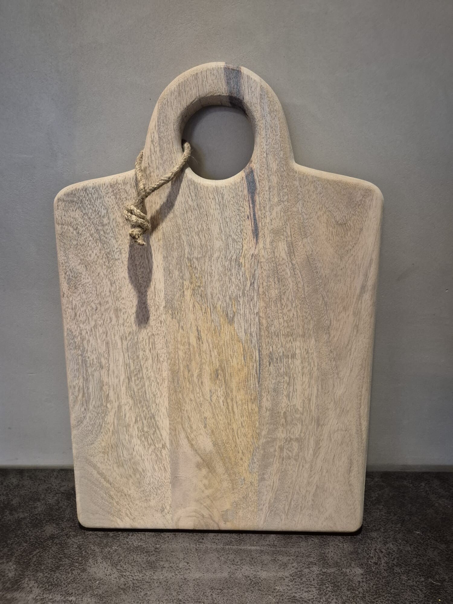 Borrelplank rond handvat - 28 x 32 cm Mangohout