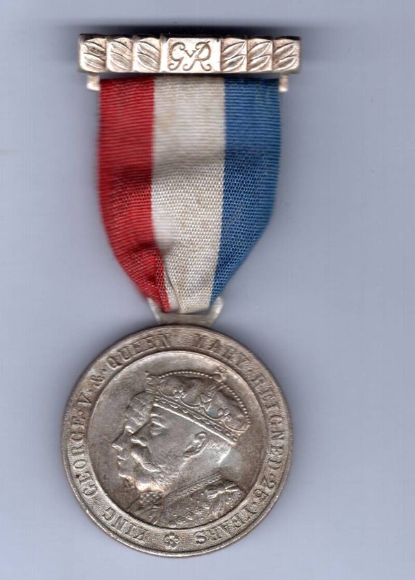 Great Britain, George V medallion with ribbon 1935.                 DY17260