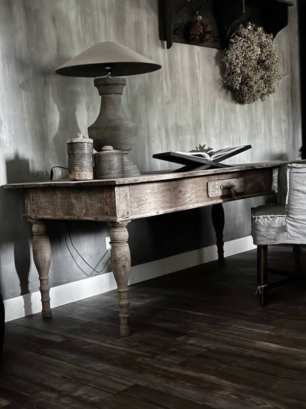 AURA PEEPERKORN Antiek Bureau
