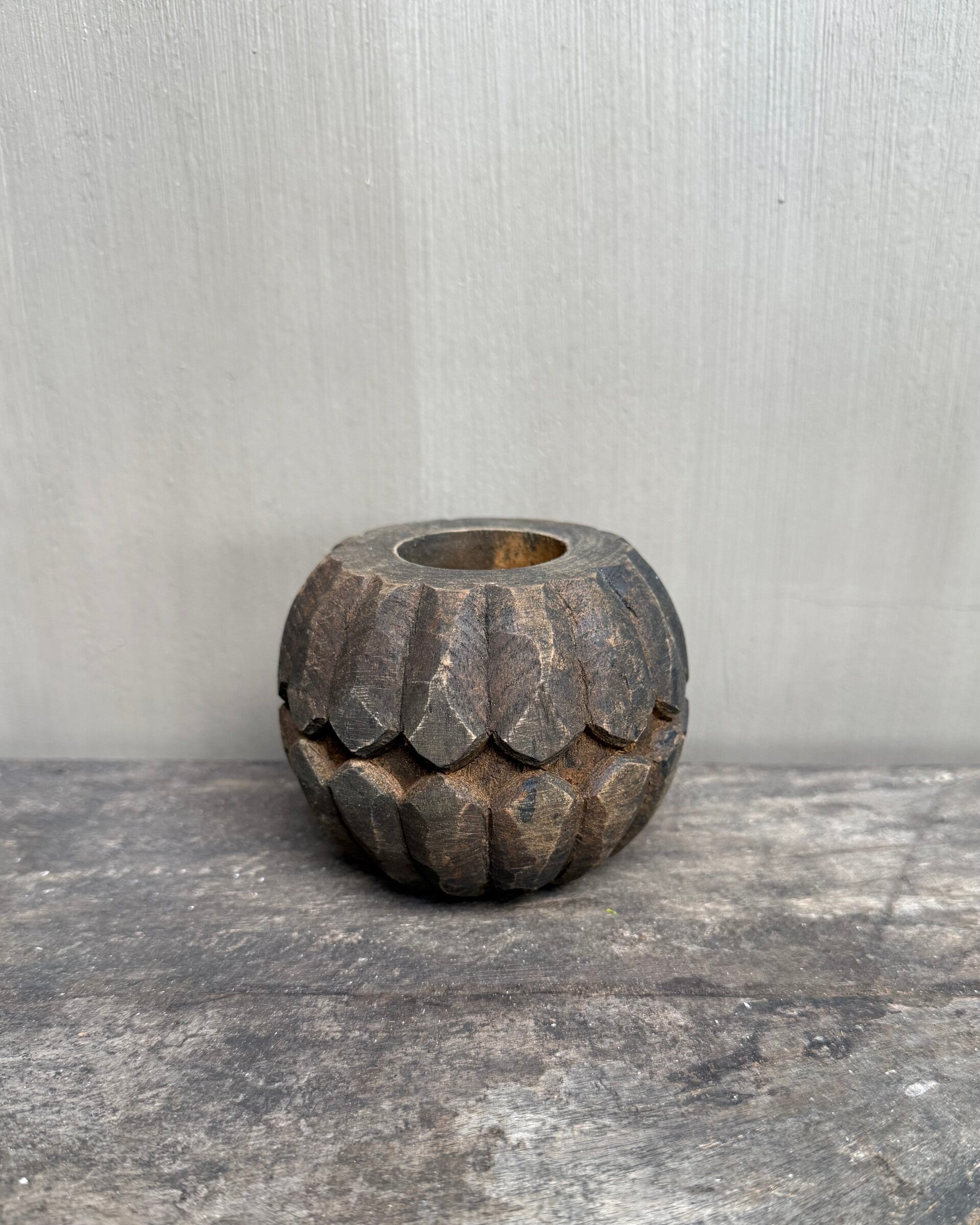 BE UNIQ - Kandelaar Buru Carve