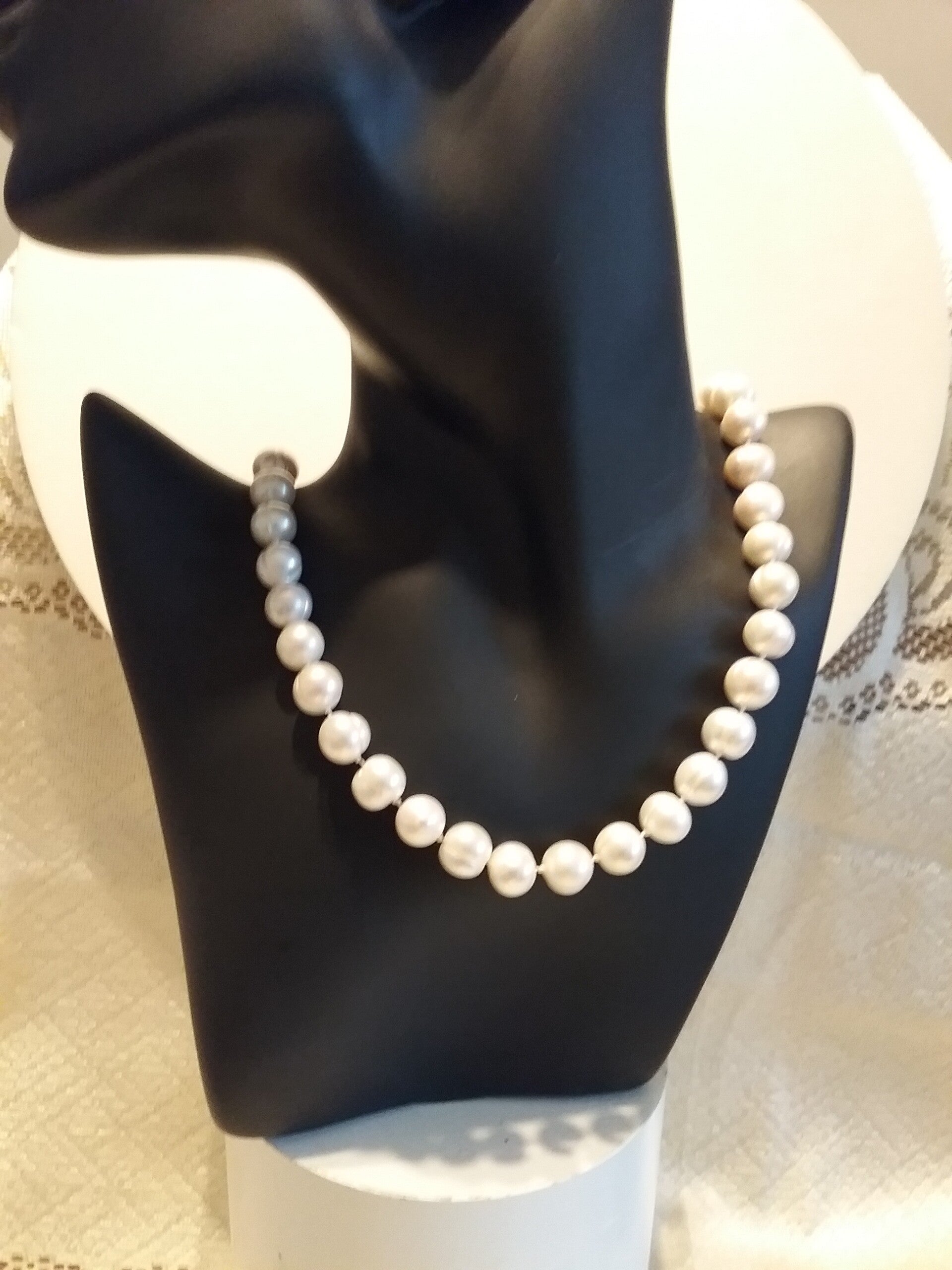 Pearl Necklace White Near Rounds