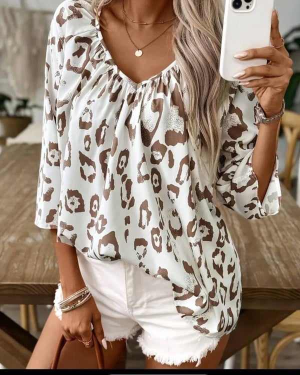 Blouse met bruine panter print. Maat S t/m XXl