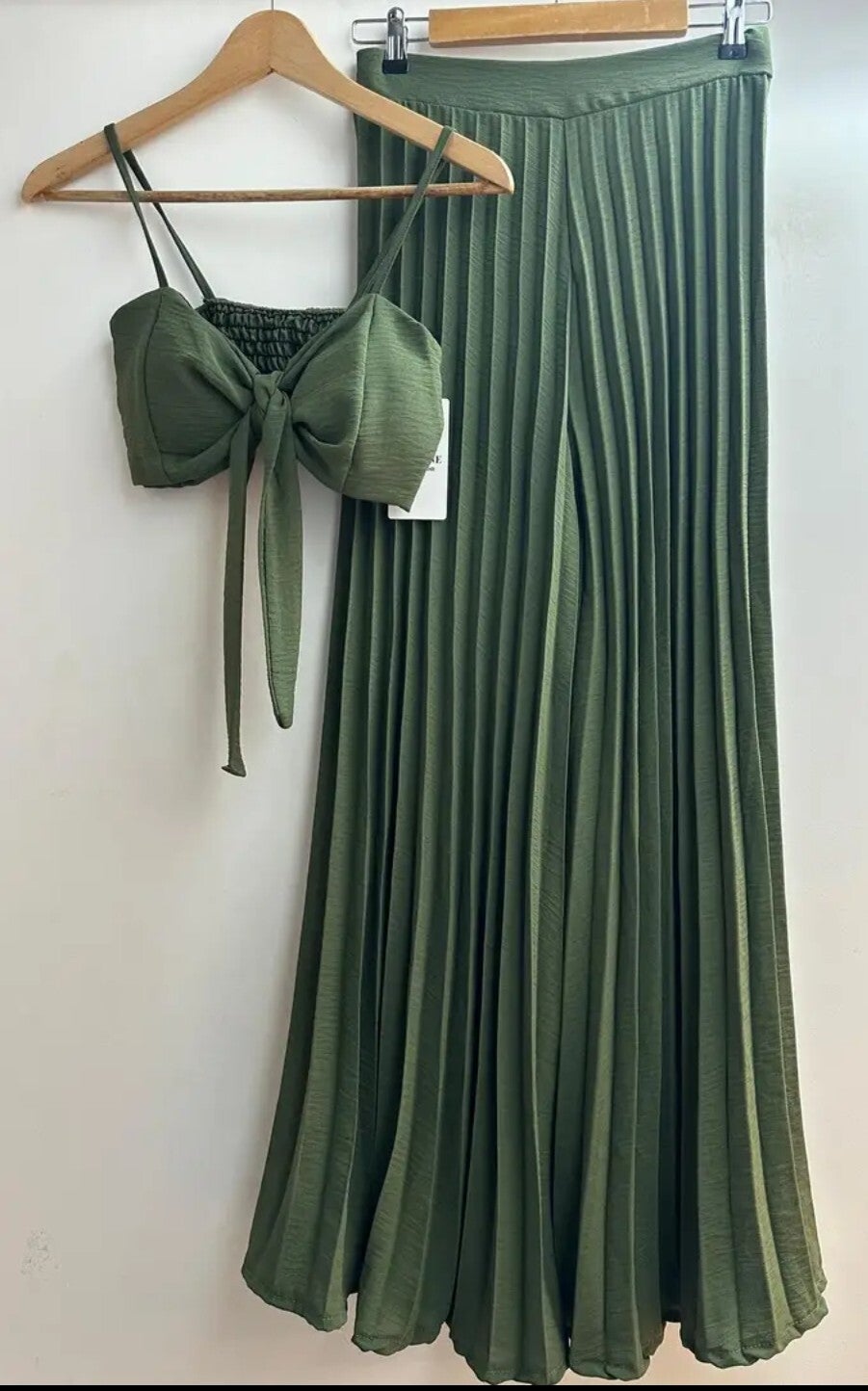 Crop top met wijde geplooide broek. Army One Size