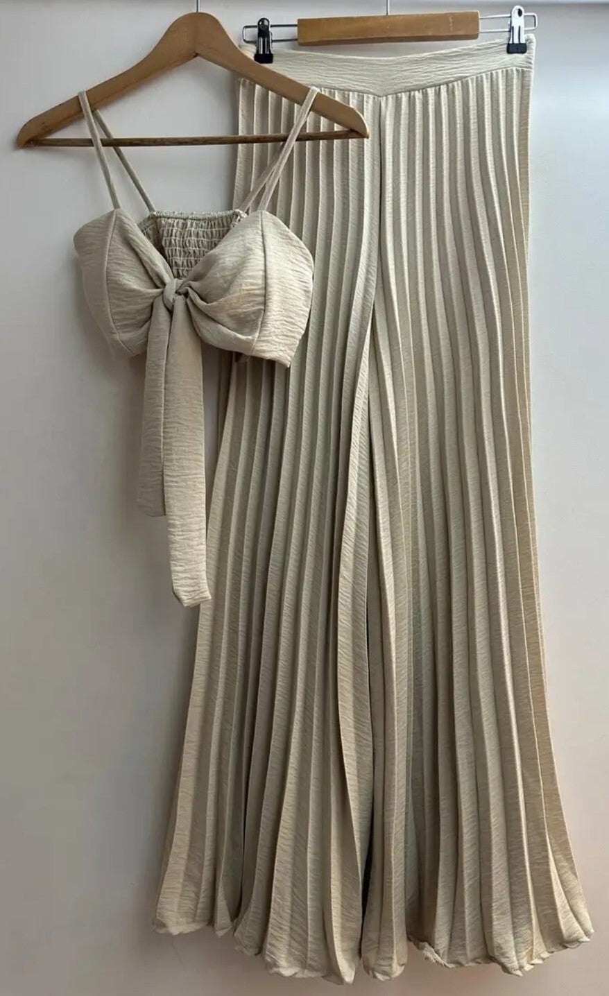 Crop top met wijde geplooide broek. Beige One Size