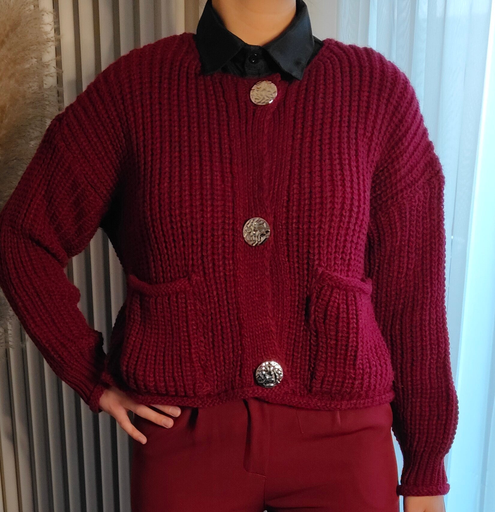 Estee Brown vest lange mouwen en gouden knopen