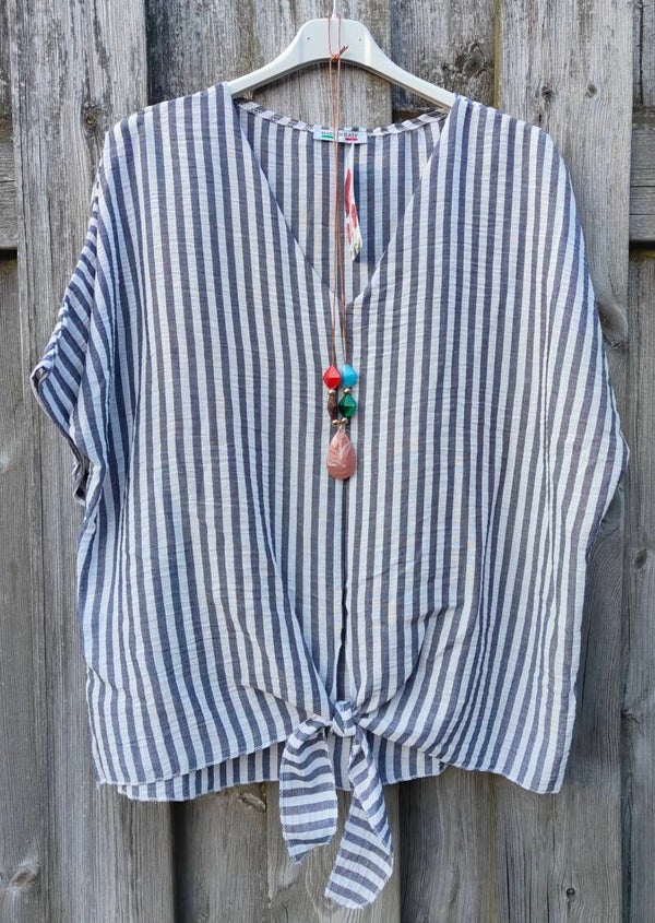 Gestreepte blouse met V-hals, knoop en ketting donker blauw one size 38/42