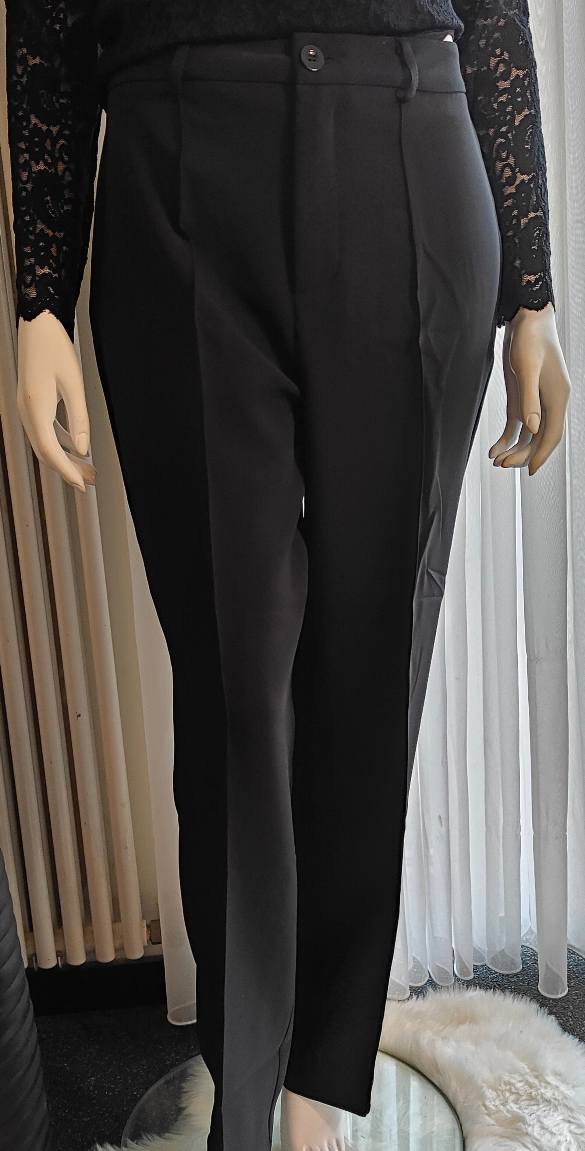 Pantalon met hoge taille, en rechte broekspijp zwart