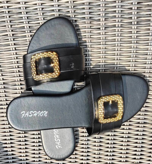 Slippertjes met gouden gesp Zwart