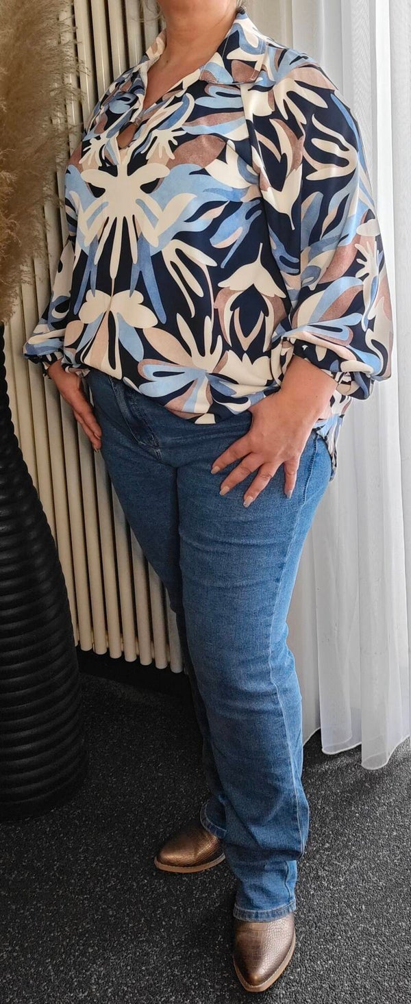 Top met kraag en print. Plus Size 42-48