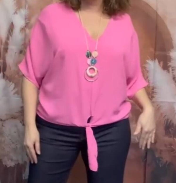 V-hals top met knoop en ketting roze