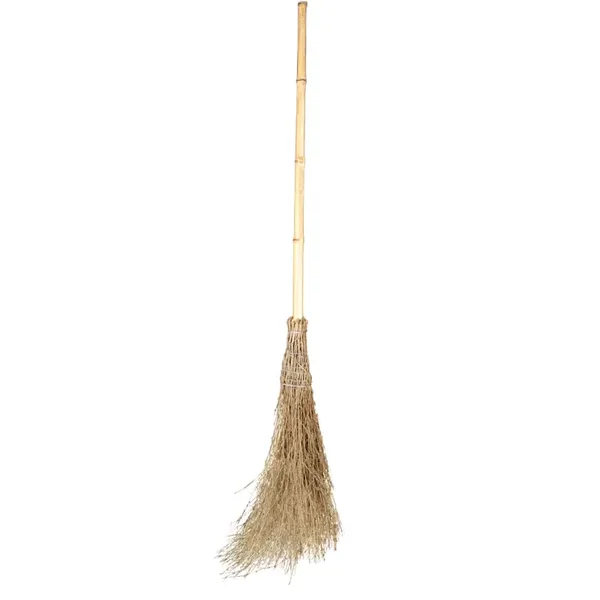Balai artisanal en bambou et branches de bouleau