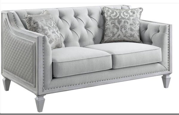 Linn loveseat