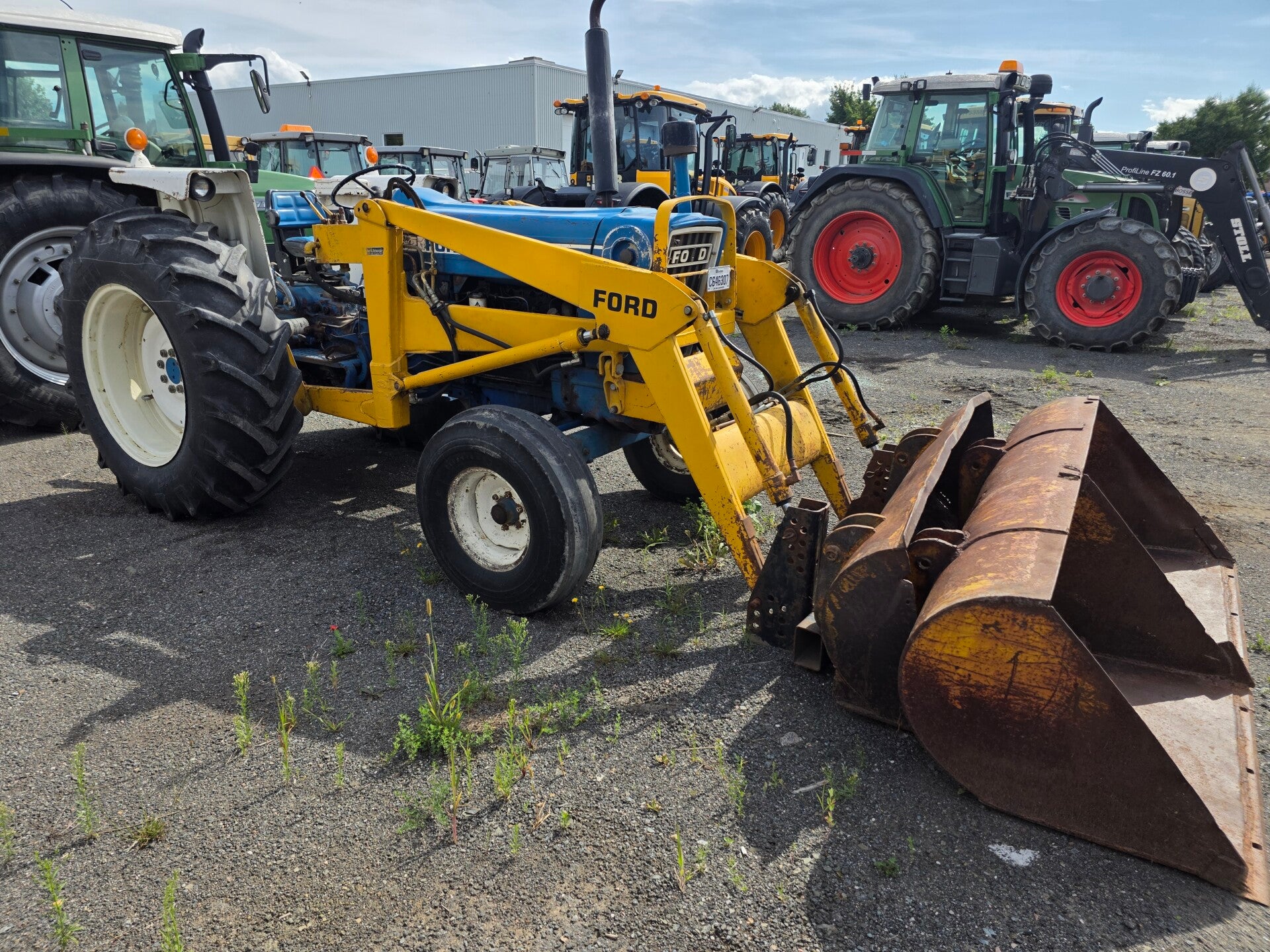 TRACTEUR - FORD - 5600 - 5,776 HRS