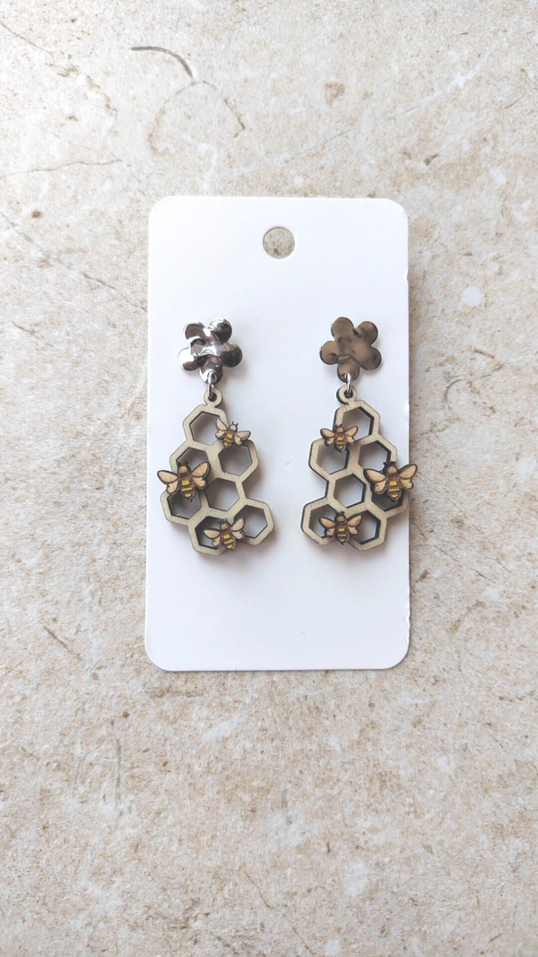 Boucles d’oreilles Alvéoles & Abeilles - Bijoux nature en bois gravé