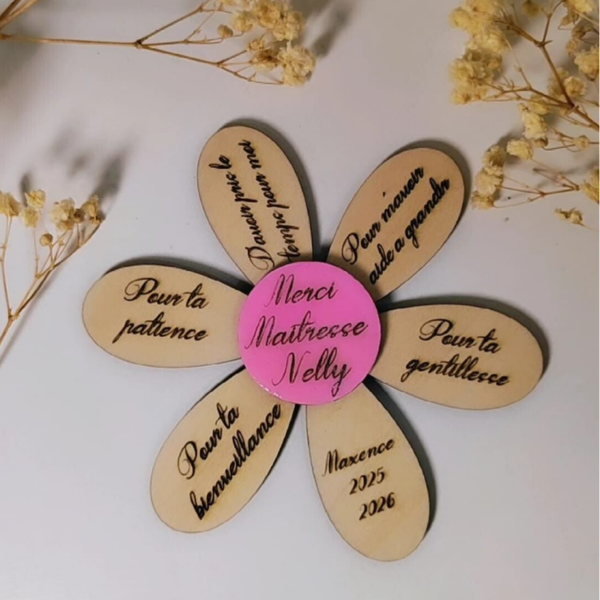 Fleur Merci Maîtresse en bois personnalisée – Cadeau fin d'année gravé au laser – Prénom maîtresse et élève