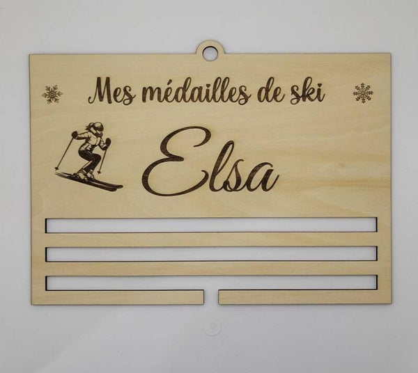 Porte Médailles Personnalisé en Bois Gravé – Prénom & Motif au Choix