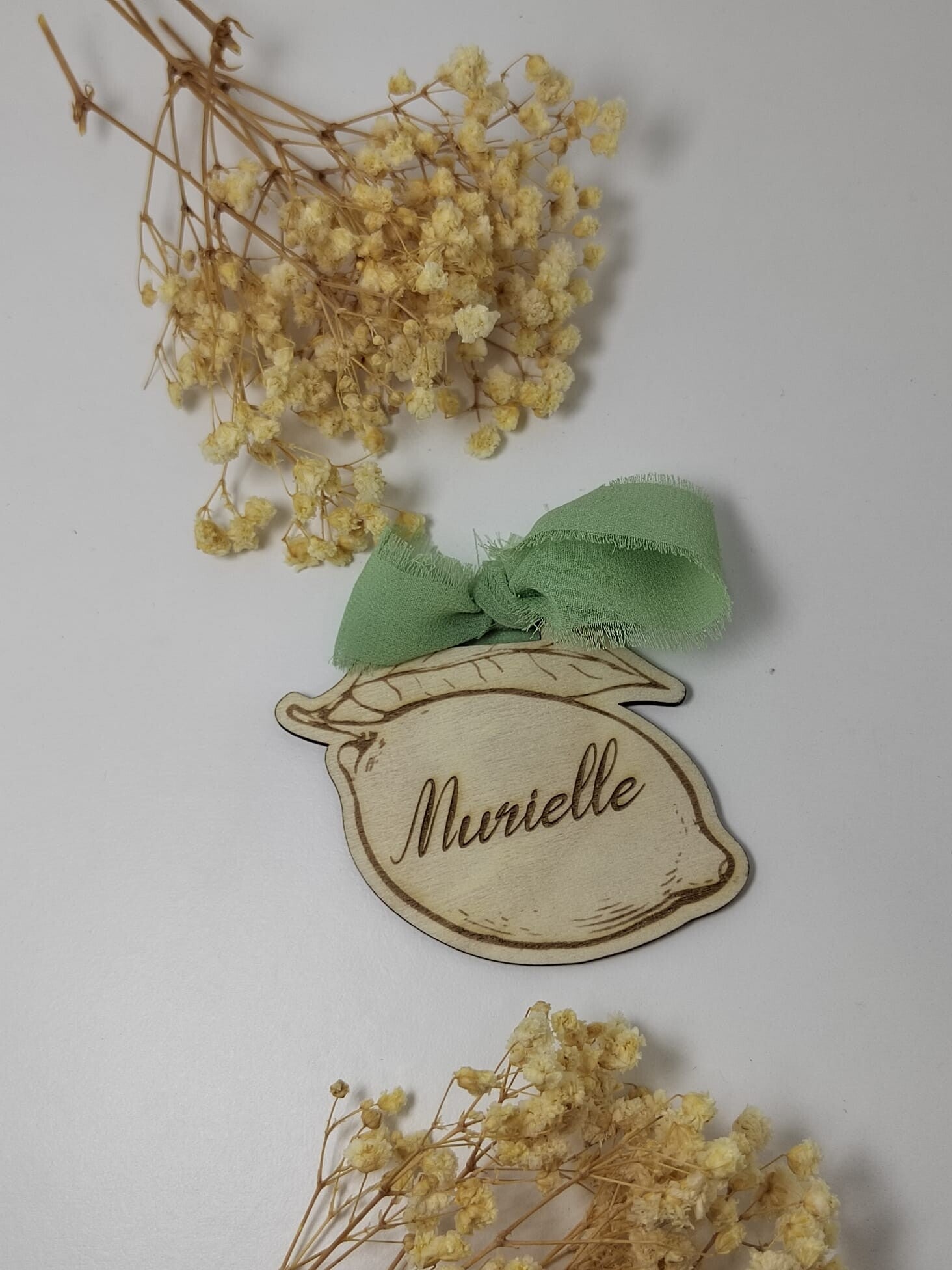 Marque-place citron en bois personnalisé – Décoration mariage & événement