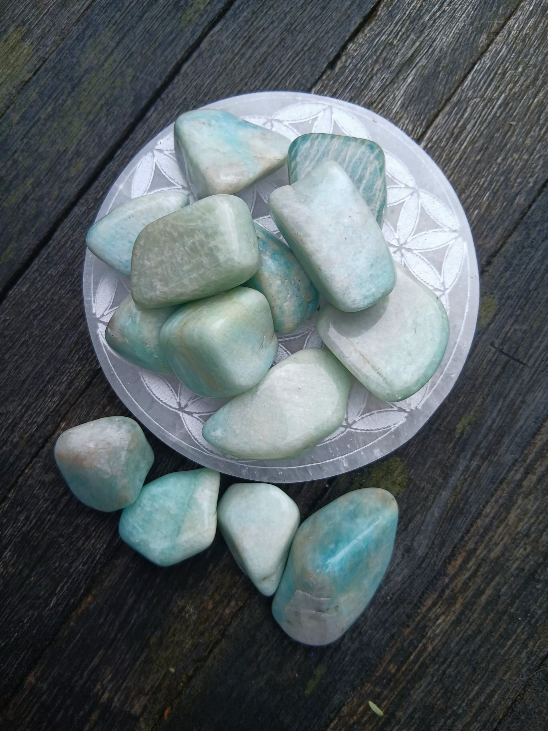 Pierres roulées en Amazonite Verte du Pérou
