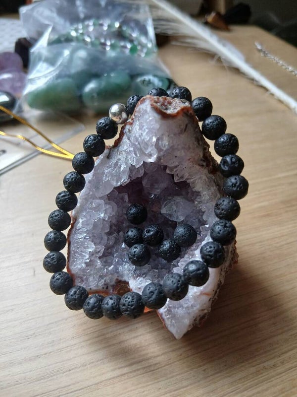 Bracelet en Pierre de lave ( Magma ) Ancrage  et force!