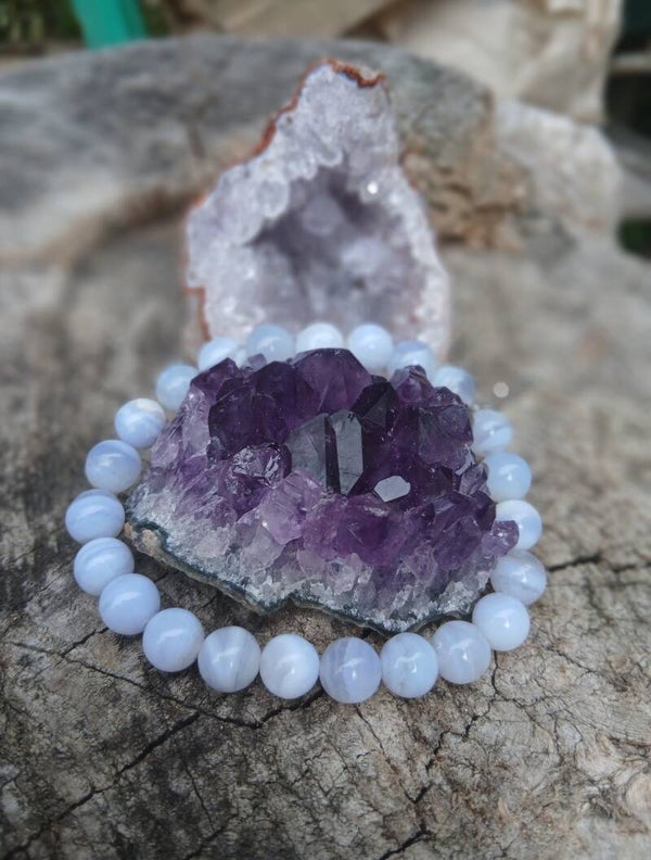 Bracelet ' L' Anti-Stress " En Calcédoine Bleue. Pierres en  8 mm