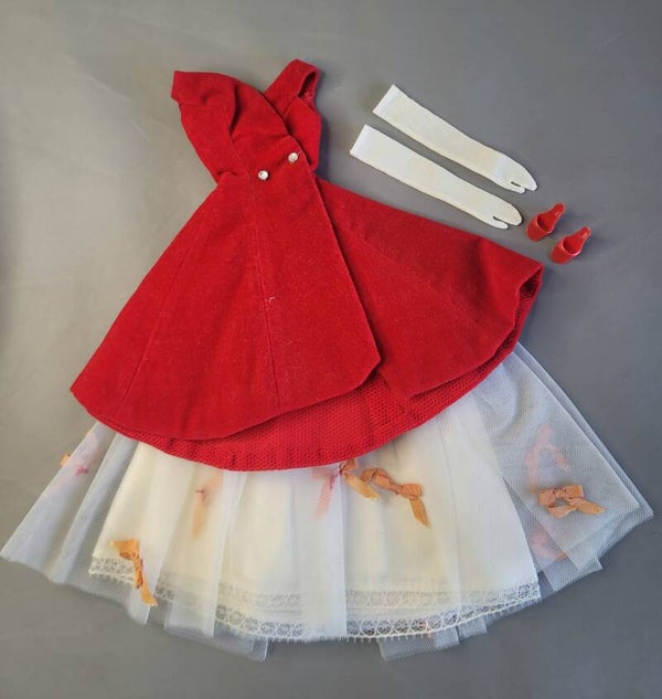 Vintage Barbie Fashion #1667 - Benefit Performance