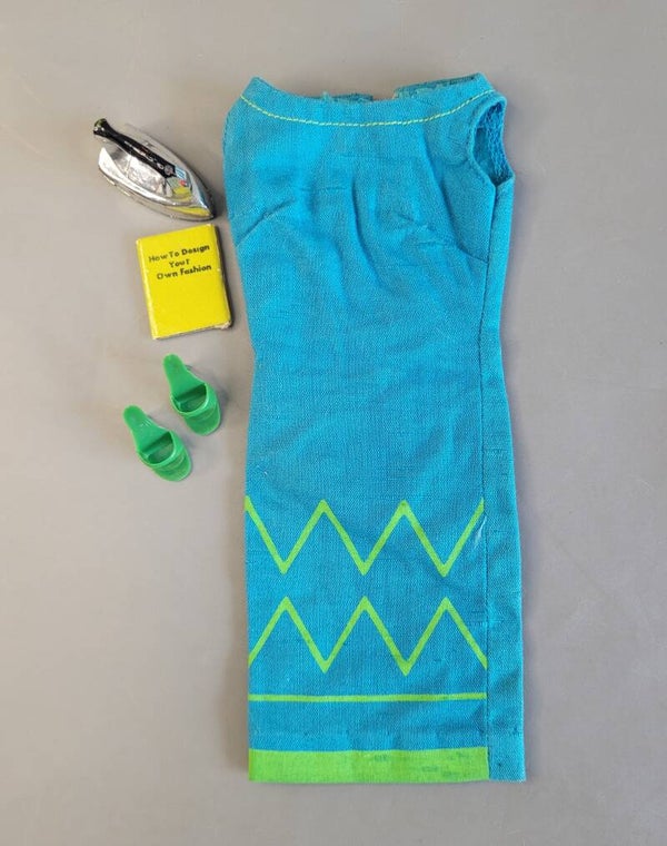 Vintage Barbie Fashion #1620 - Junior Designer