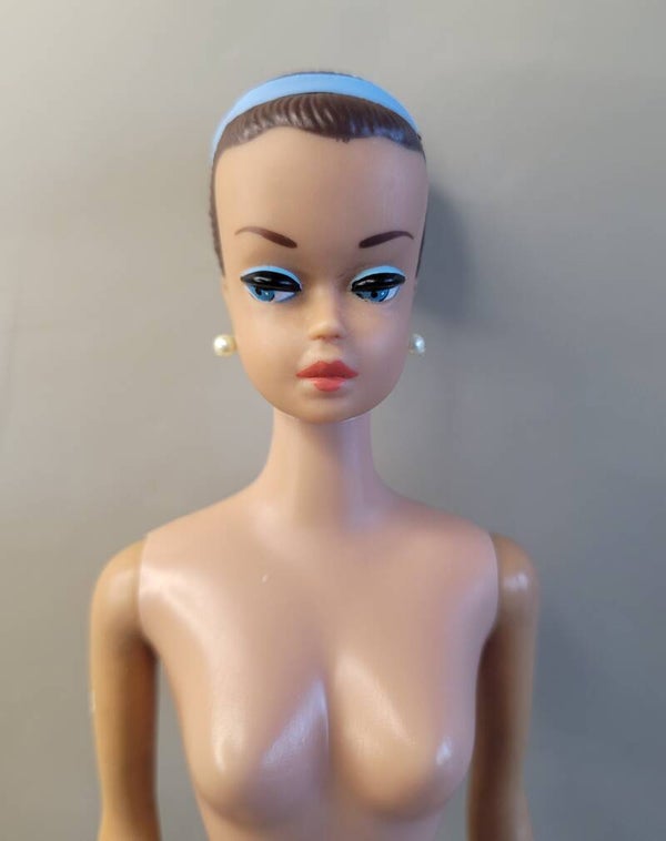 Vintage Barbie Fashion Queen #870 + 3 wigs