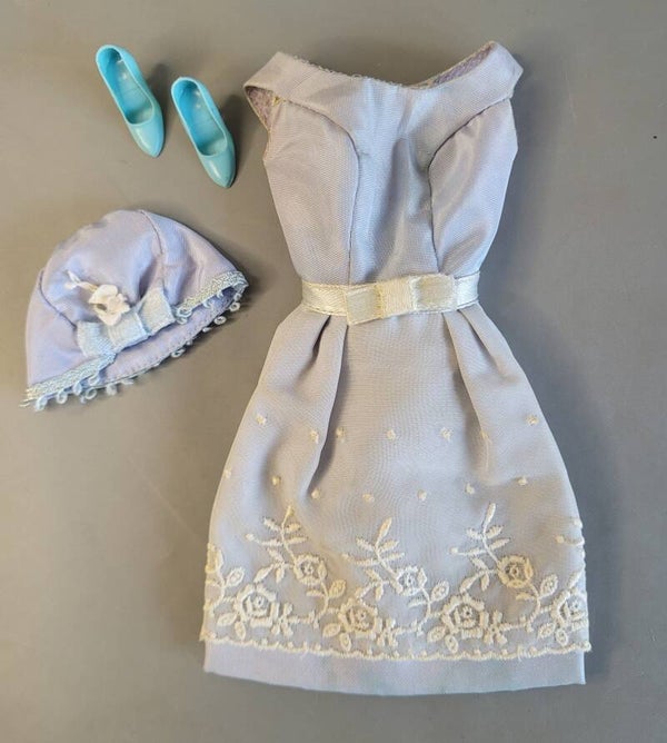 Vintage Barbie Fashion #1654 - Reception Line