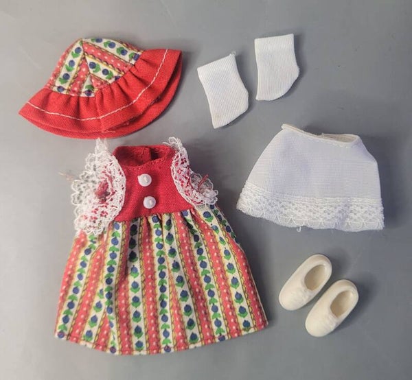 Vintage Tutti Fashion #7478 - Holiday Time